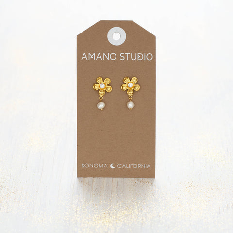 Vintage Flower with Pearl Stud Earrings Vintage Flower with Pearl Stud Earrings