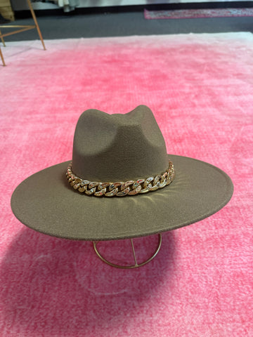 Montana Cowboy Hat w/Gold Chain